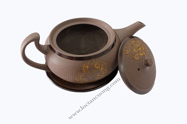 Ấm trà tử sa mai vàng là sự lựa chọn thích hợp dành cho người sành trà.