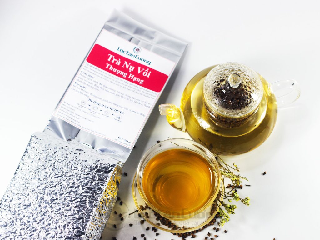 Sản phẩm trà nụ vối Lộc Tân Cương được đóng gói bằng túi thiếc có hút chân không, giúp trà được bảo quản lâu hơn mà không làm mất đi hương thơm của trà
