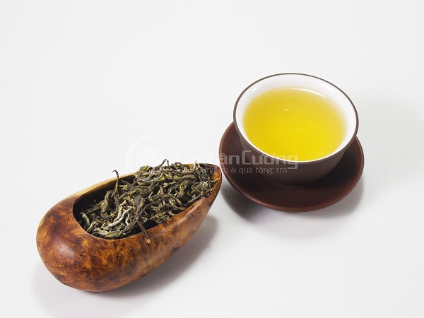 Trà shan tuyết Tà Xùa (Làm theo phương pháp trà xanh, sao chảo truyền thống)